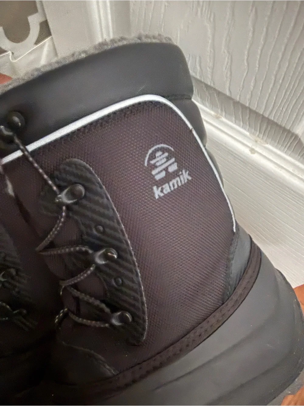 Kamik size 5 Boys' Waterproof Snow Boots